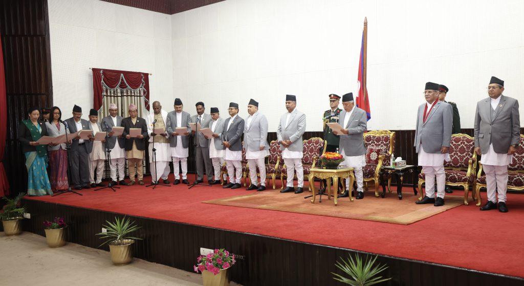 नवनियुक्त  मन्त्रीद्वारा पद तथा गोपनीयताको शपथ