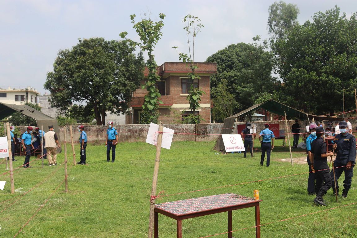 गठबन्धनलाई भोट हाल्ने आफ्ना नेताप्रति एमाले नेता असन्तुष्ट, भन्छन्, 'अब चार तारे झण्डा बोक्नुहोस् कमरेड'