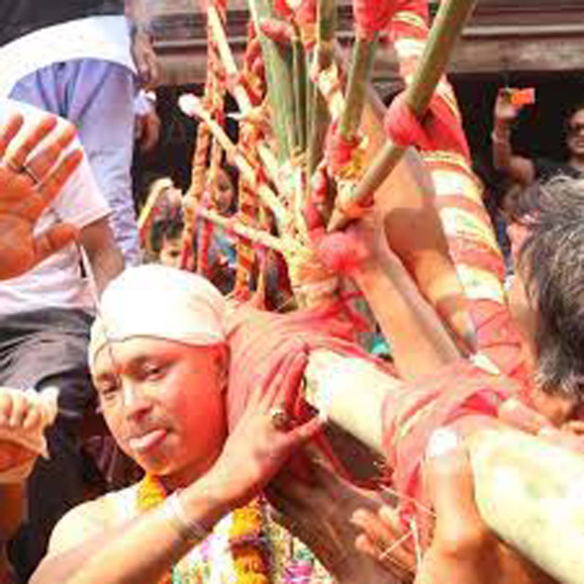 हजारौँका अगाडि जिब्रो छेडी महाद्वीप बाकेर टोलटोल घुमे बुद्धकृष्ण