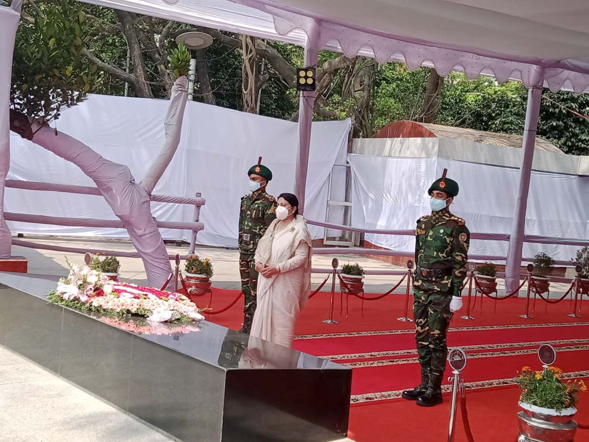 बङ्गलादेशका राष्ट्रपिताको स्मृति सङ्ग्रहालयमा राष्ट्रपति भण्डारी