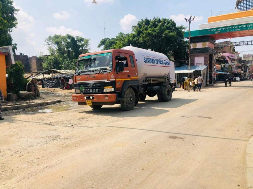 अक्सिजनको मागलाई धान्न नसकेपछि भारतबाट लिक्विड ग्यास आयात