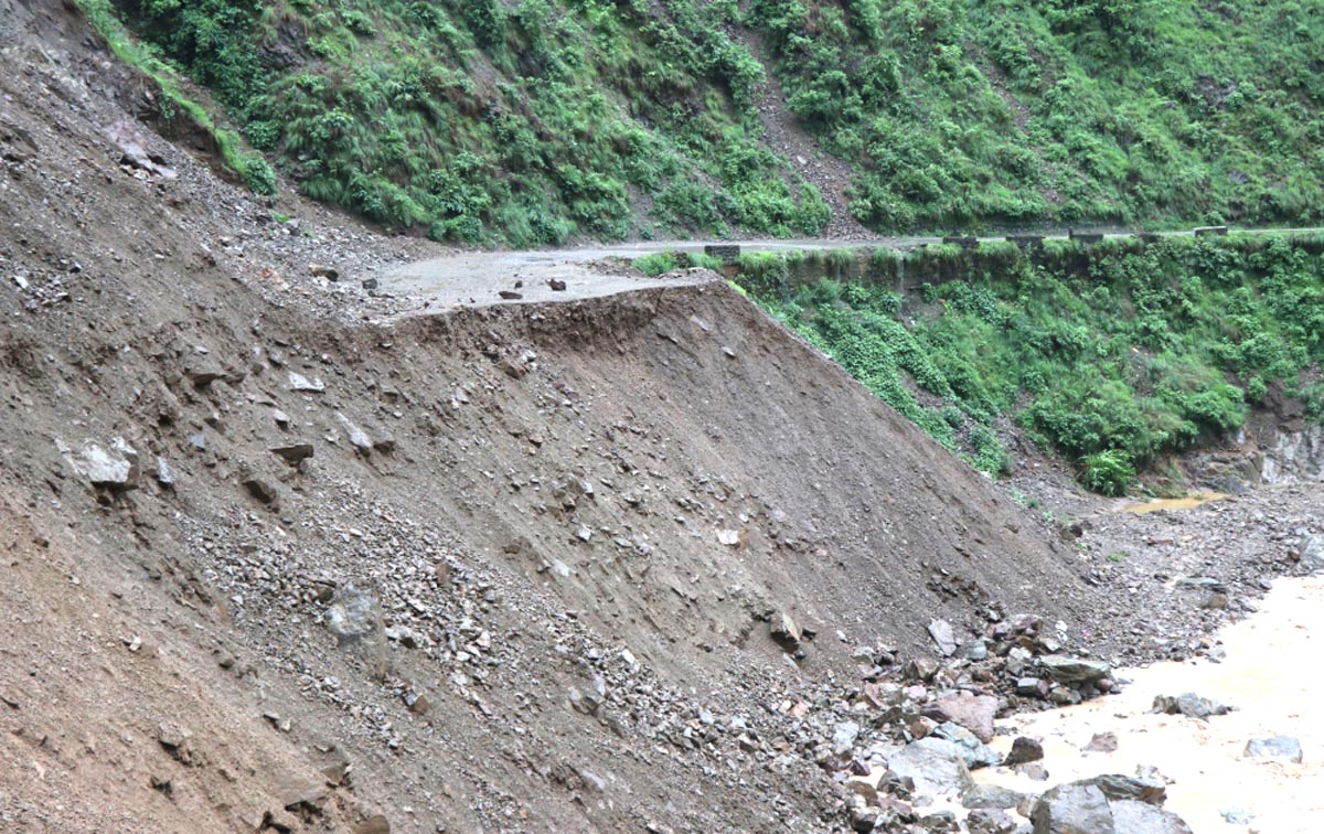 तीन दिनदेखि खुल्न सकेन सिद्धार्थ राजमार्ग  