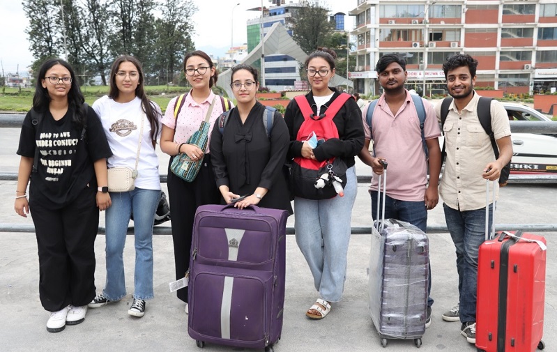 बङ्गलादेशबाट १२ सयभन्दा धेरै विद्यार्थी स्वदेश फर्किए