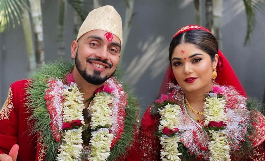 गायिका प्रविशा र निर्माण विवाह बन्धनमा बाँधिए