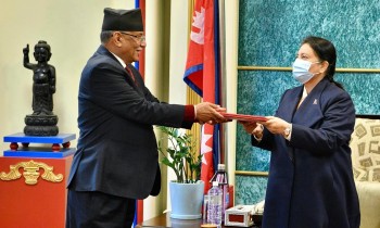 प्रचण्डद्वारा राष्ट्रपतिसमक्ष प्रधानमन्त्रीको दाबी पेश