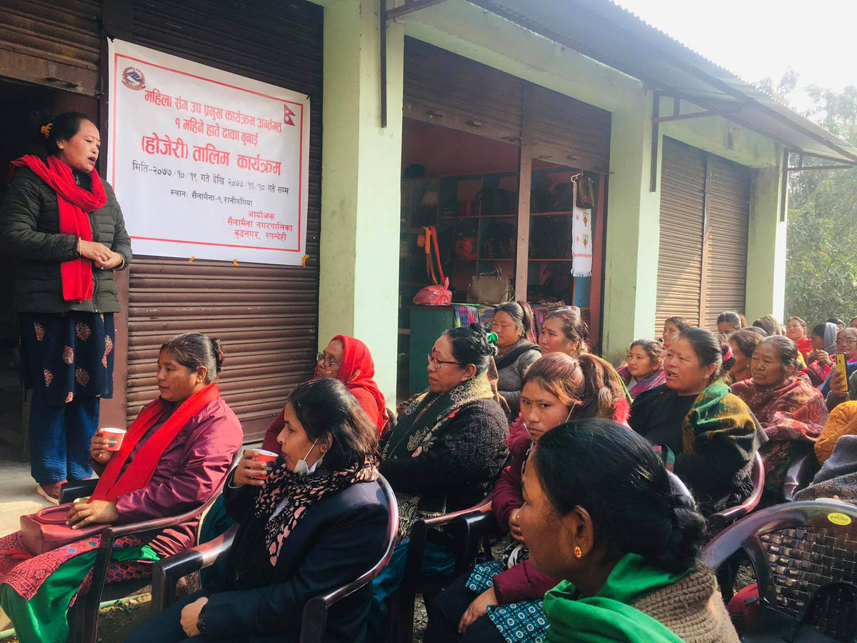 सैनामैनामा महिलासँग उपप्रमुखः हाते ढाका बुनाई तालिम सुरु  