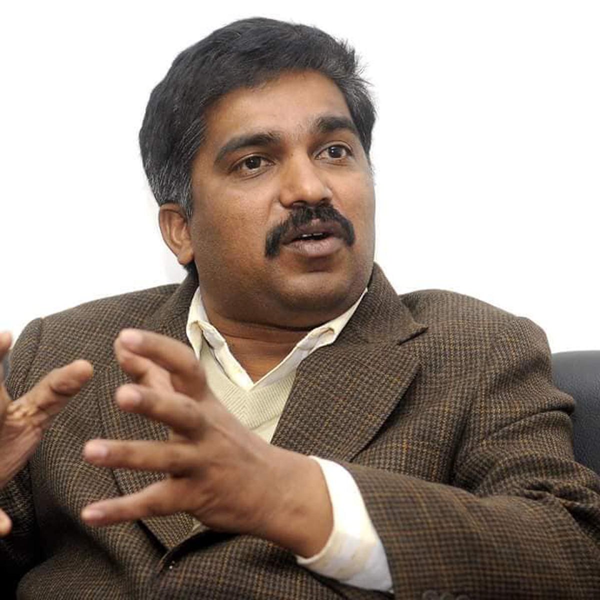 मन्त्री यादवद्वारा पेट्रोलियम पाइपलाइन तथा भण्डारण गृहको निरीक्षण