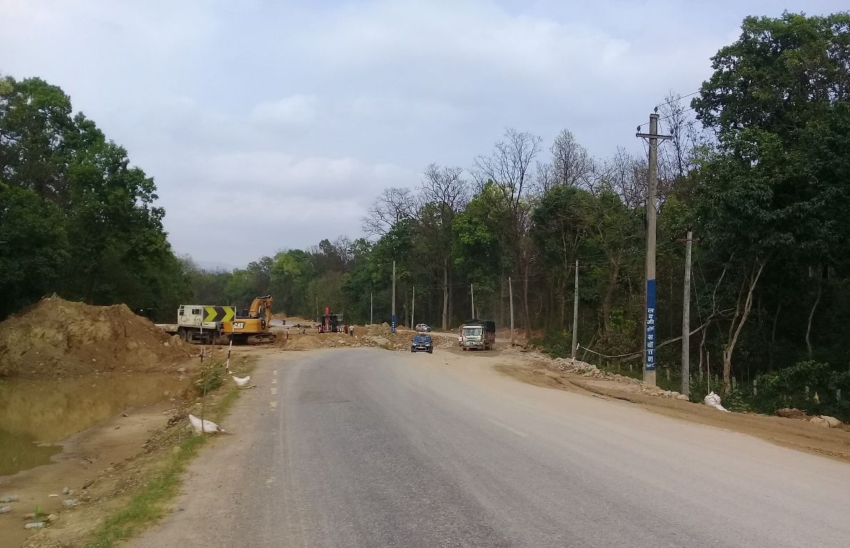 निर्माणस्थल छाड्दै नारायणगढ–बुटवल सडकमा कार्यरत कामदार