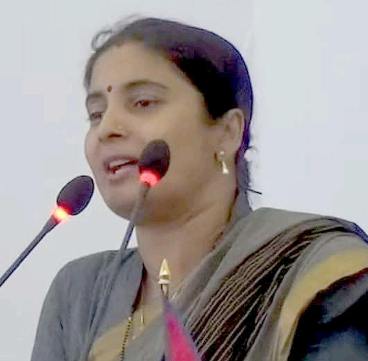 एउटै सडकमा लाखौं रुपैयाँ अनियमितता गरेको भन्दै प्रदेश सांसद तिवारीलाई आरोप