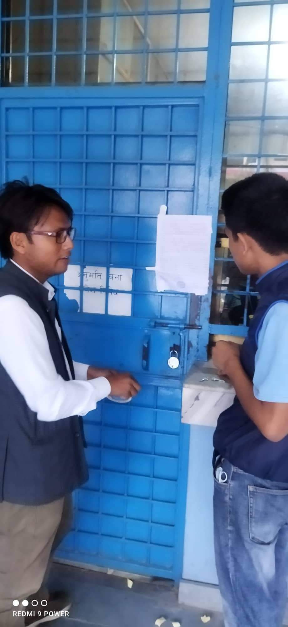 चर्को शैक्षिक शुल्कको विरोधमा बुटवलका विद्यालयमा ताला