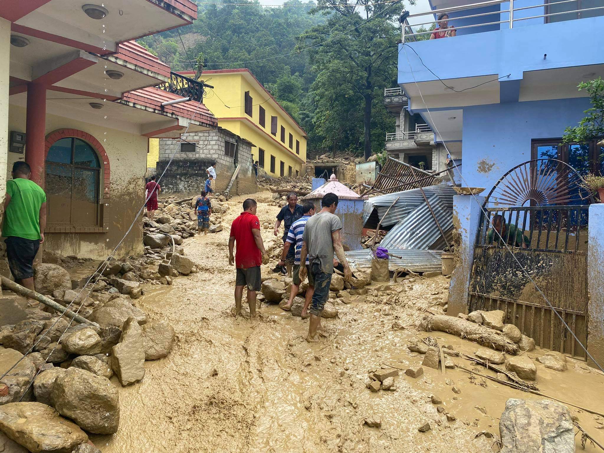 बुटवलको ज्योतिनगरमा फेरि पहिरो गयो, दुई दर्जन घरमा क्षति