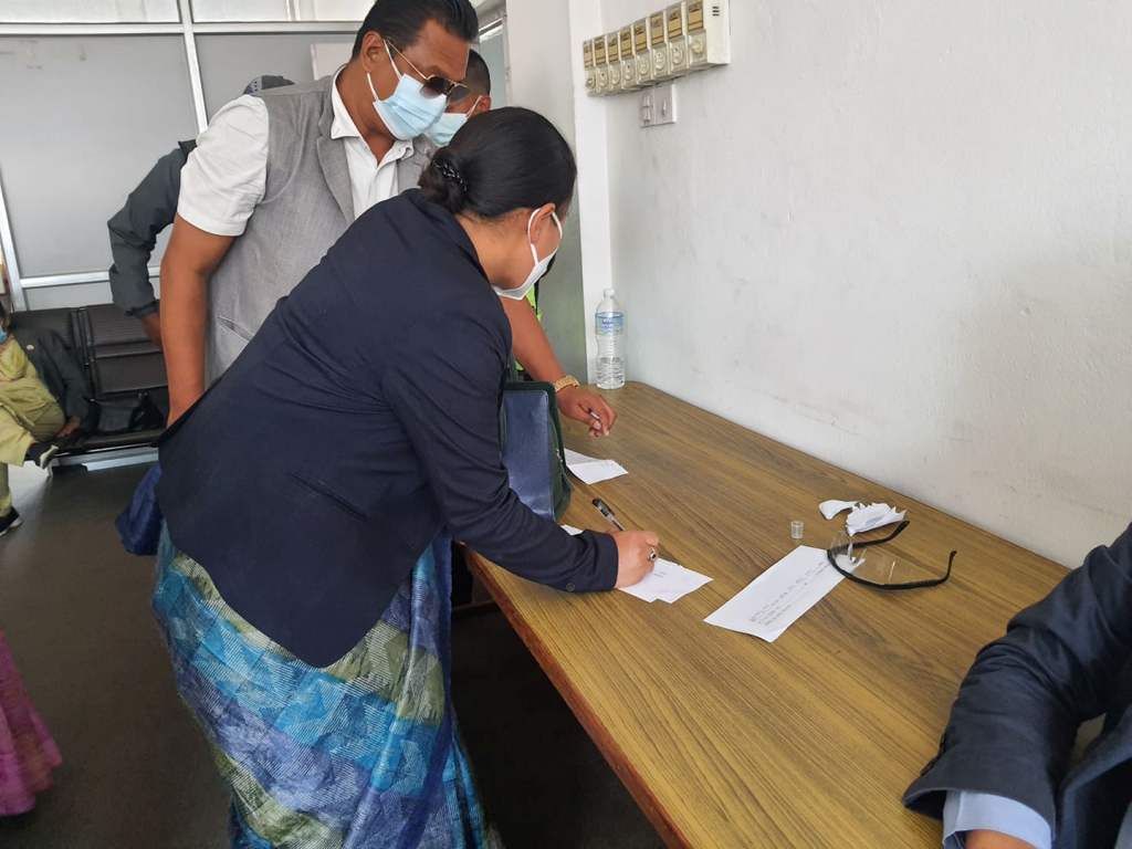 प्रतिनिधिसभा विघटनविरुद्ध सर्वोच्चमा रिट दायर गर्न विपक्षी सांसदहरुको हस्ताक्षर संकलन