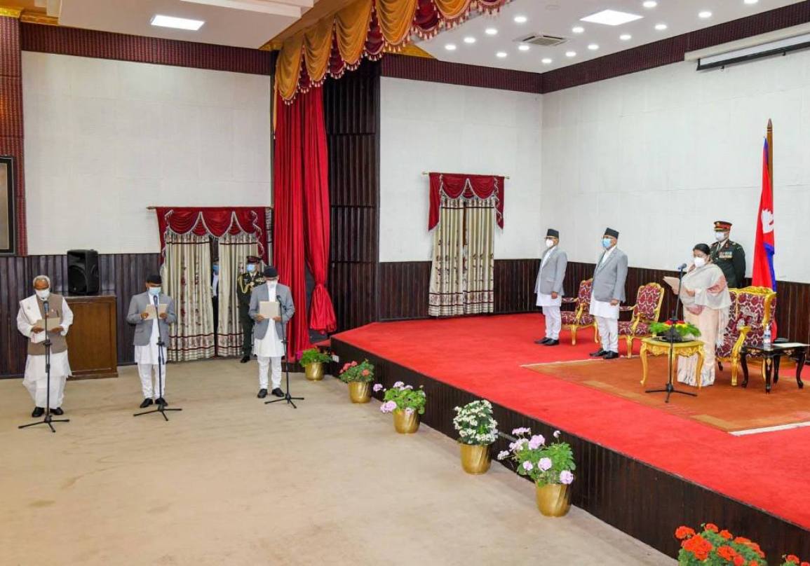  तीन उपपप्रधानमन्त्रीसहित नयाँ मन्त्रीको शपथ