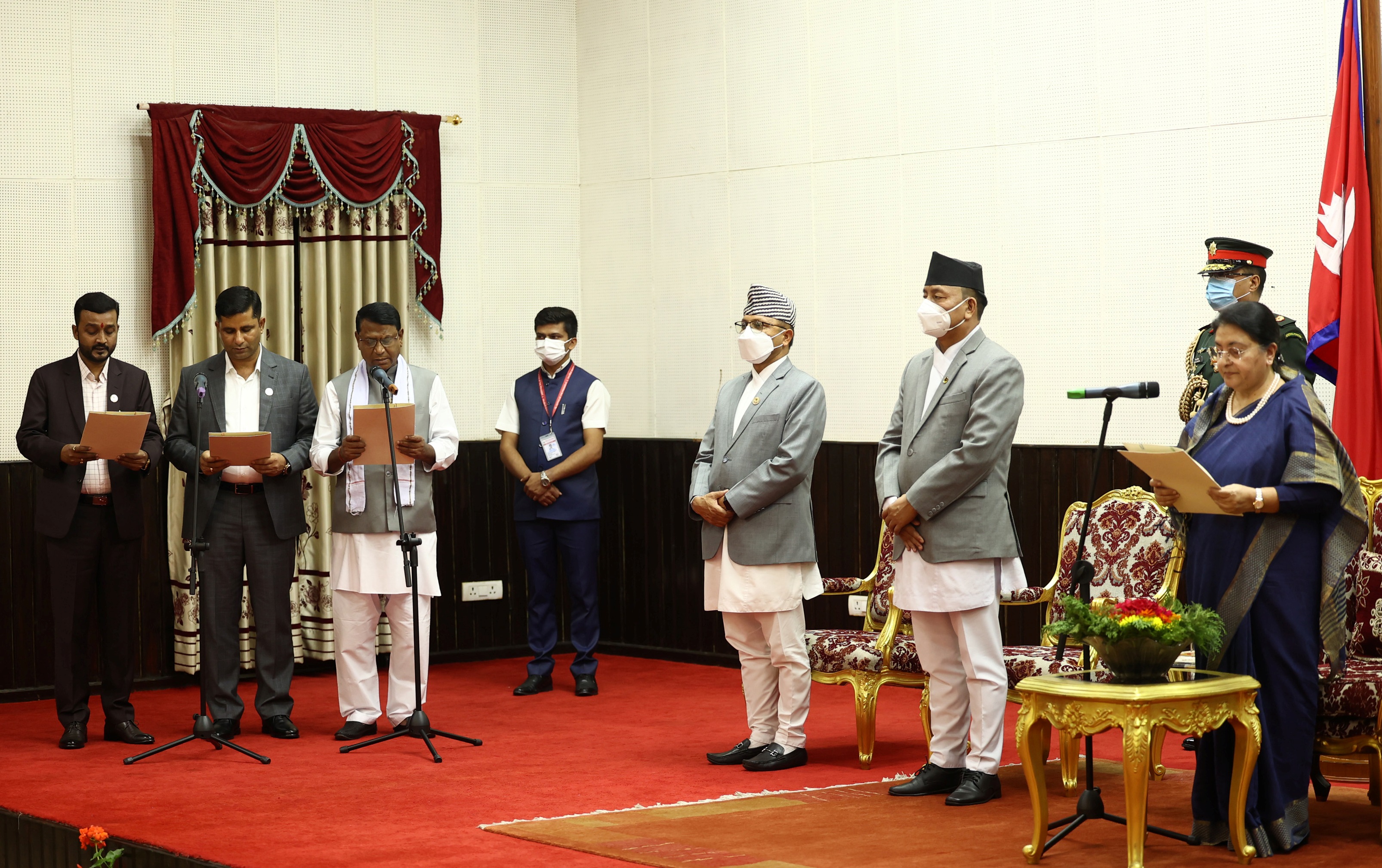 नवनियुक्त मन्त्रीद्वारा पद तथा गोपनीयताको शपथ