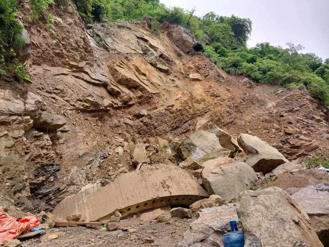 पहिरोले भत्कियाे सिद्धबाबा सुरुङ मार्गको मुल प्रवेशद्वार