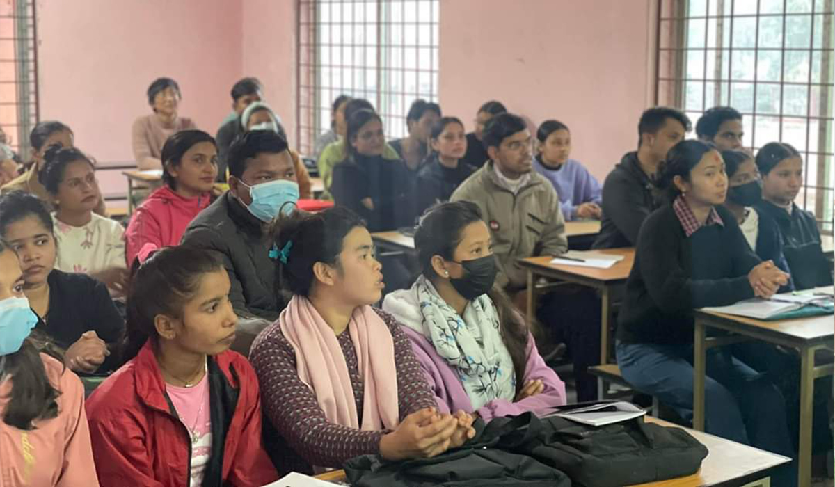 निःशुल्क लोकसेवा पढाउँदै सिद्धार्थनगर