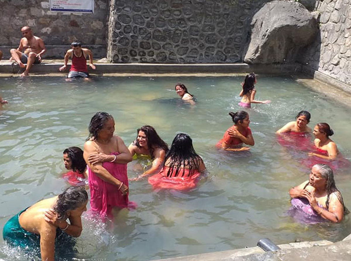 बिरामीको अन्तिम विकल्प 'तातोपानि कुण्ड'