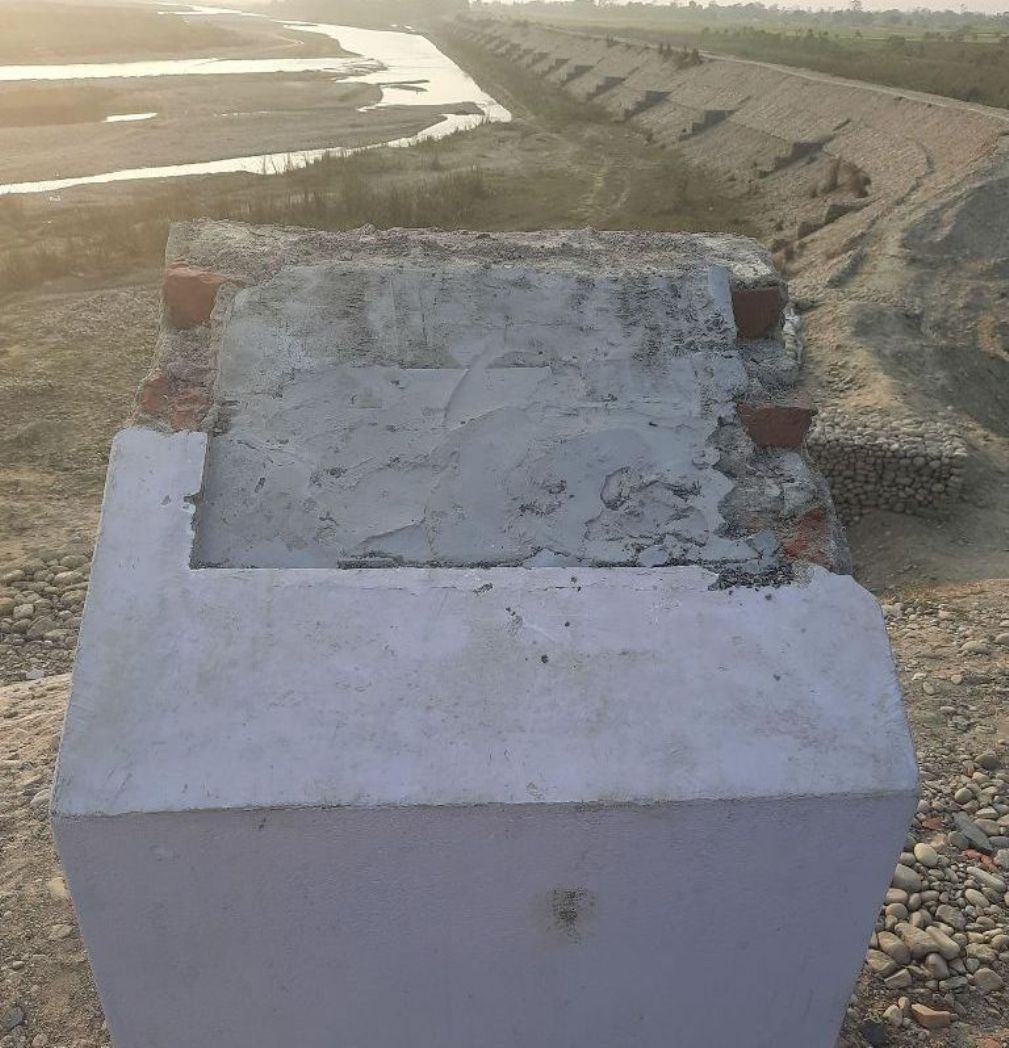 प्रधानमन्त्रीले उद्घाटन गरेको राप्ती पुलको शिलालेख तोडफोड
