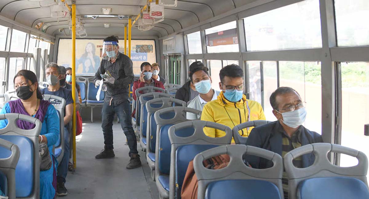 कोरोनाको उच्च जोखिम : उपत्यकामा आजैदेखि सार्वजानिक यातायातमा कडाई