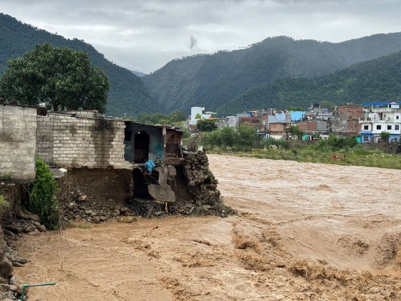 तिनाउले बुटवलका ६ वटा घर बगायो, १ हजार जना विस्थापित